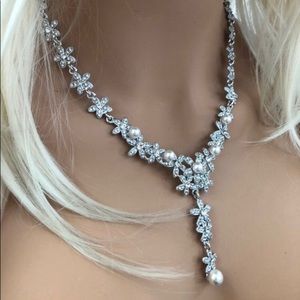 NWT Dainty Pearls & Crystals & Necklace Set